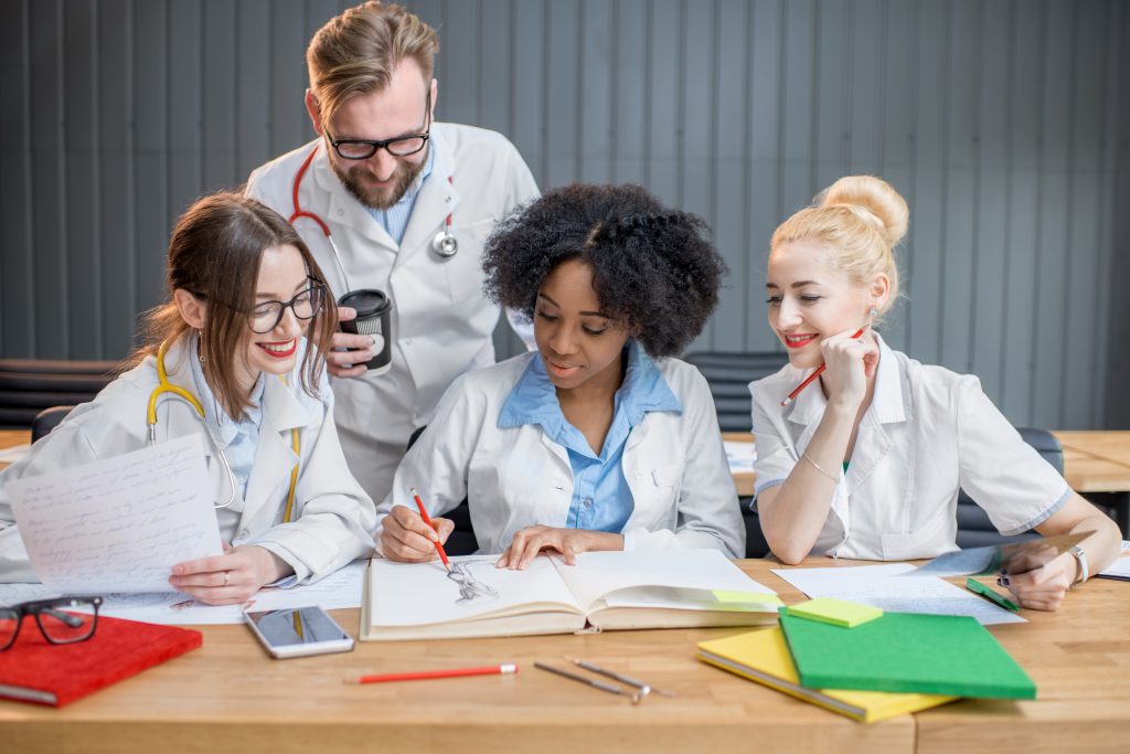 How to Choose the Right Caribbean Medical School: Key Considerations